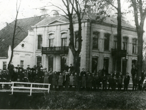 1920 Het voltallige schoolbestand